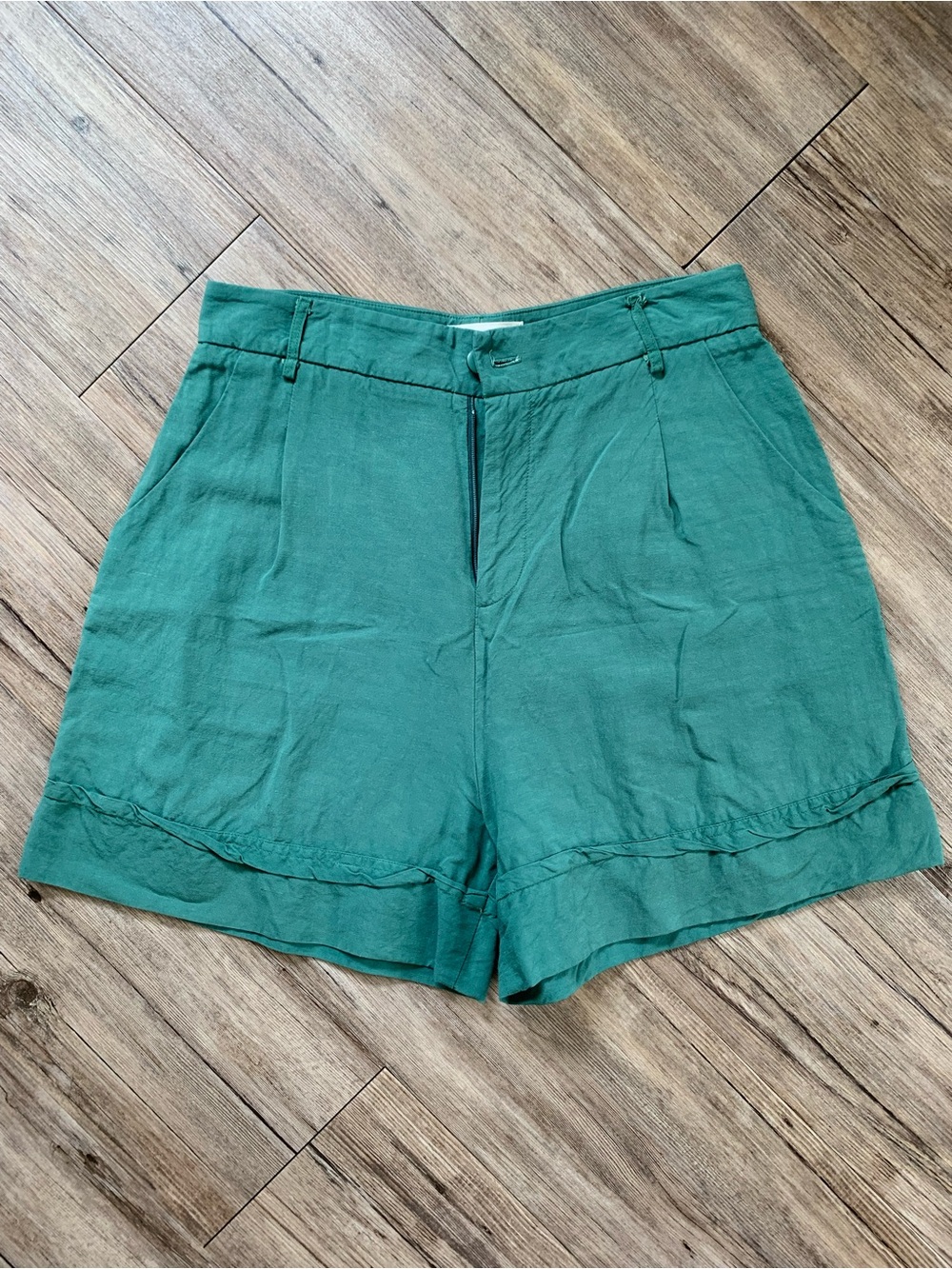 EVE GRAVEL (Mtl) High-Rise Emerald Green Linen Blend Women’s Shorts, size L
